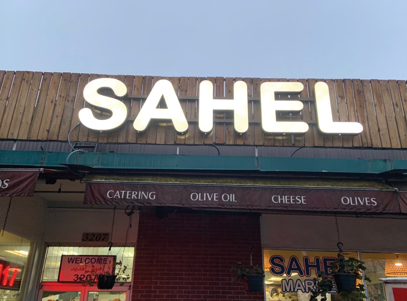 Face-lit channel letters